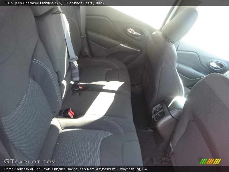 Blue Shade Pearl / Black 2019 Jeep Cherokee Latitude 4x4