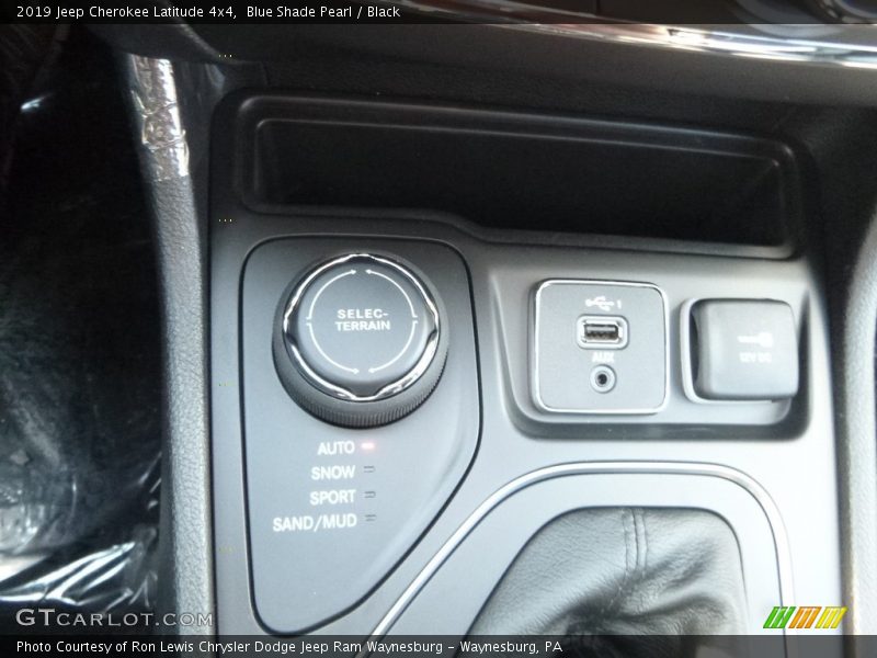 Blue Shade Pearl / Black 2019 Jeep Cherokee Latitude 4x4