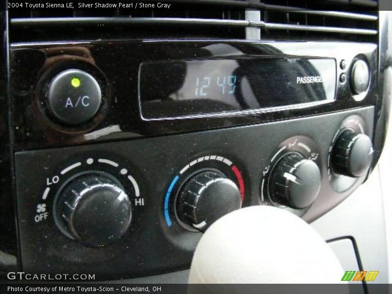 Silver Shadow Pearl / Stone Gray 2004 Toyota Sienna LE