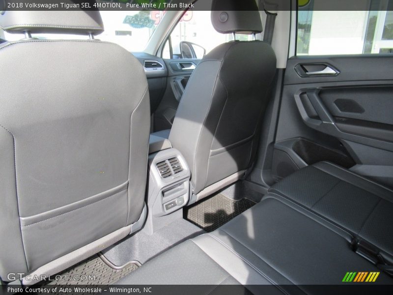 Pure White / Titan Black 2018 Volkswagen Tiguan SEL 4MOTION