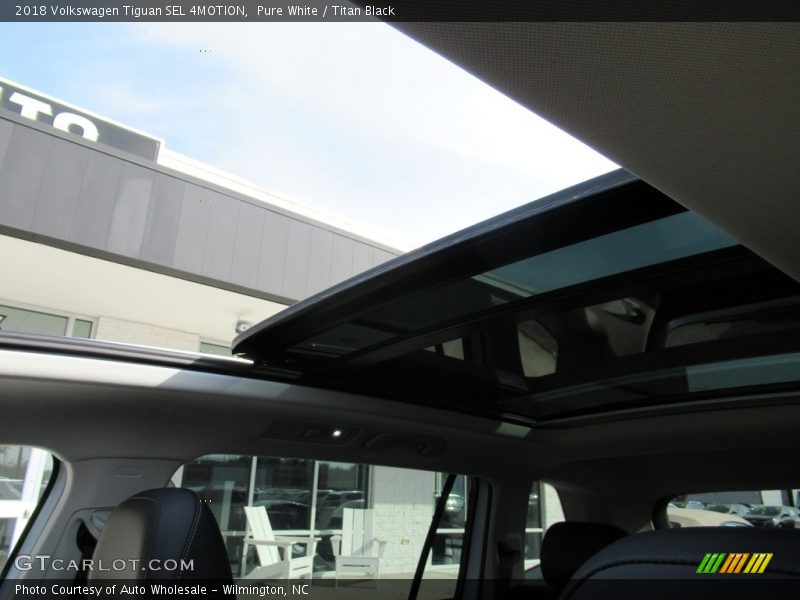 Pure White / Titan Black 2018 Volkswagen Tiguan SEL 4MOTION