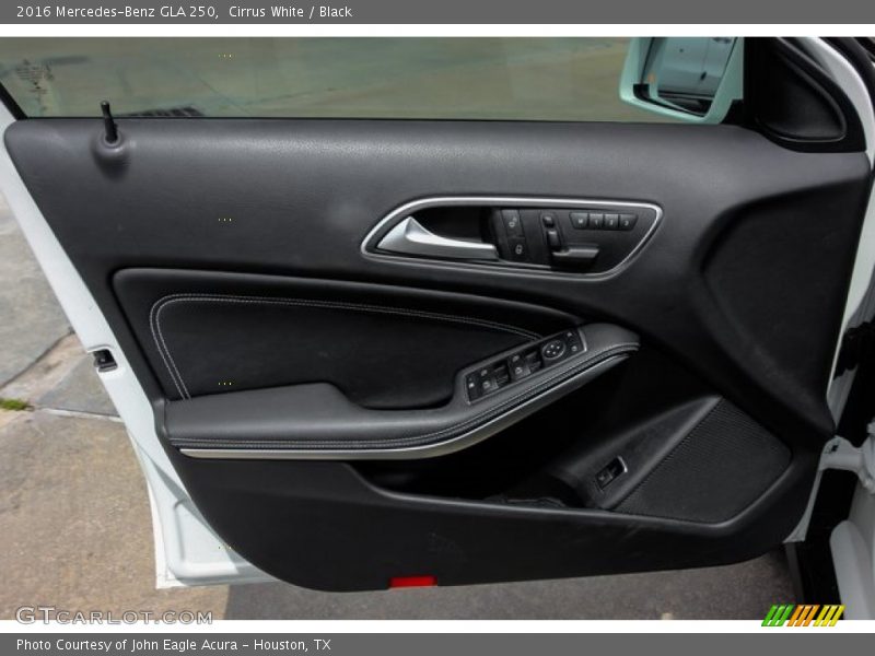 Cirrus White / Black 2016 Mercedes-Benz GLA 250