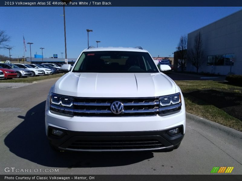 Pure White / Titan Black 2019 Volkswagen Atlas SE 4Motion