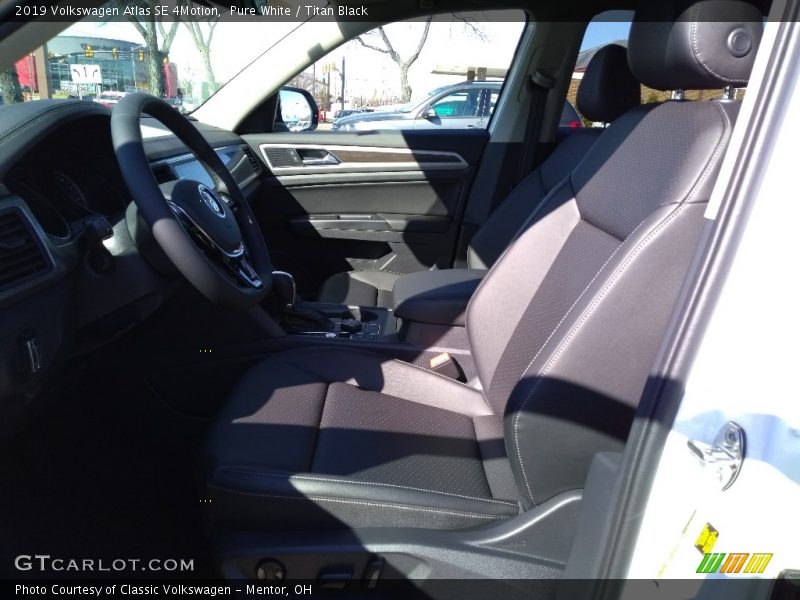 Pure White / Titan Black 2019 Volkswagen Atlas SE 4Motion
