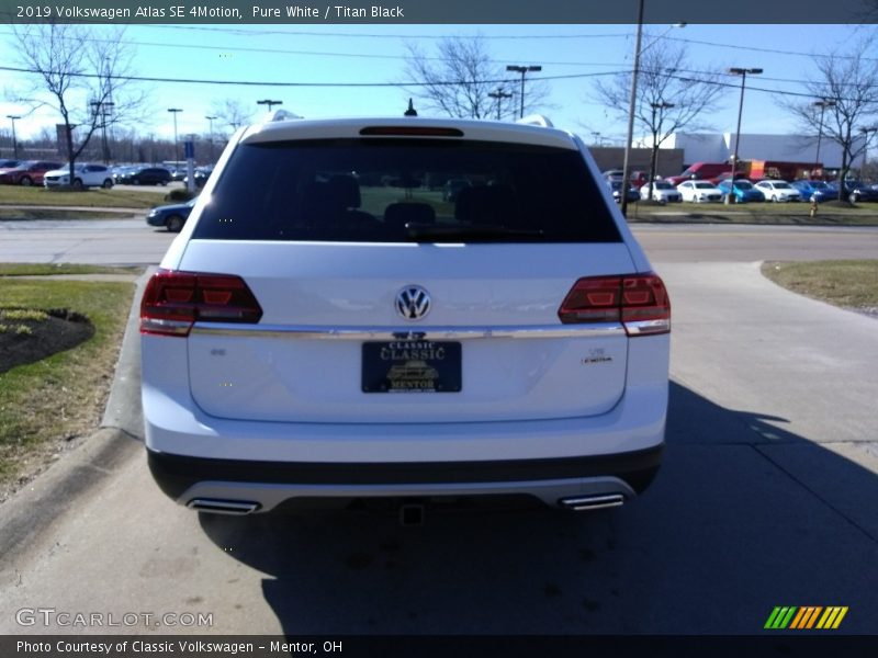 Pure White / Titan Black 2019 Volkswagen Atlas SE 4Motion