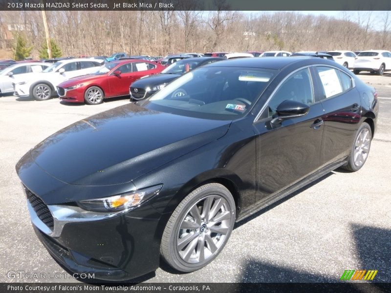 Front 3/4 View of 2019 MAZDA3 Select Sedan