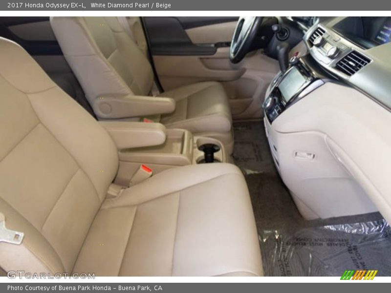 White Diamond Pearl / Beige 2017 Honda Odyssey EX-L