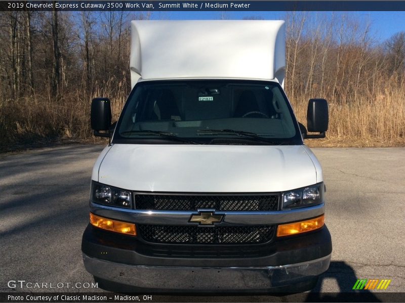 Summit White / Medium Pewter 2019 Chevrolet Express Cutaway 3500 Work Van