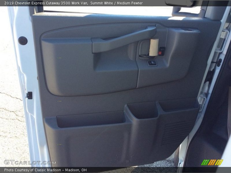 Summit White / Medium Pewter 2019 Chevrolet Express Cutaway 3500 Work Van