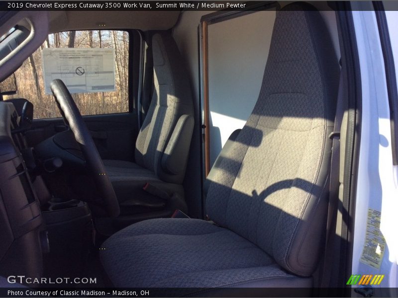 Summit White / Medium Pewter 2019 Chevrolet Express Cutaway 3500 Work Van