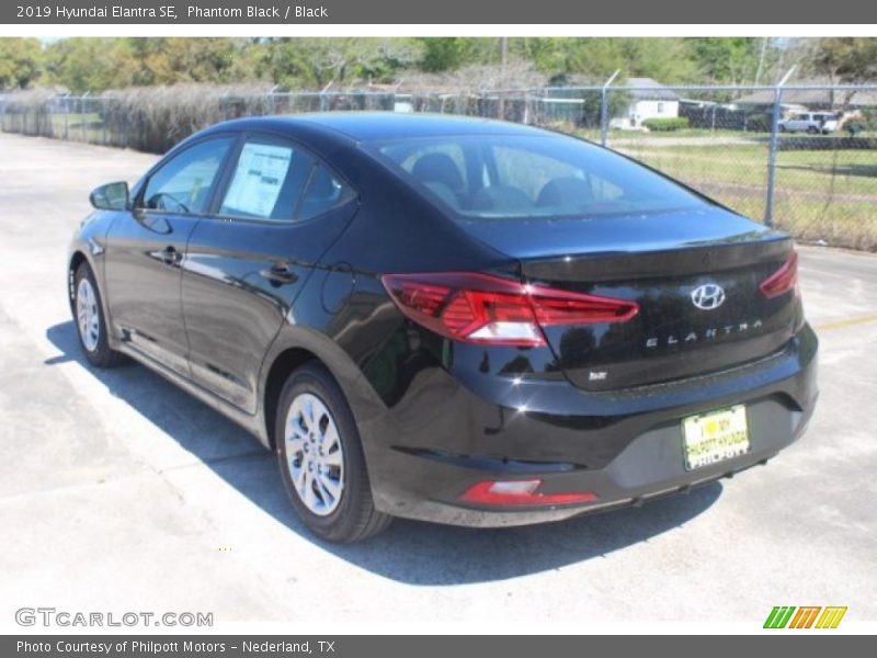 Phantom Black / Black 2019 Hyundai Elantra SE