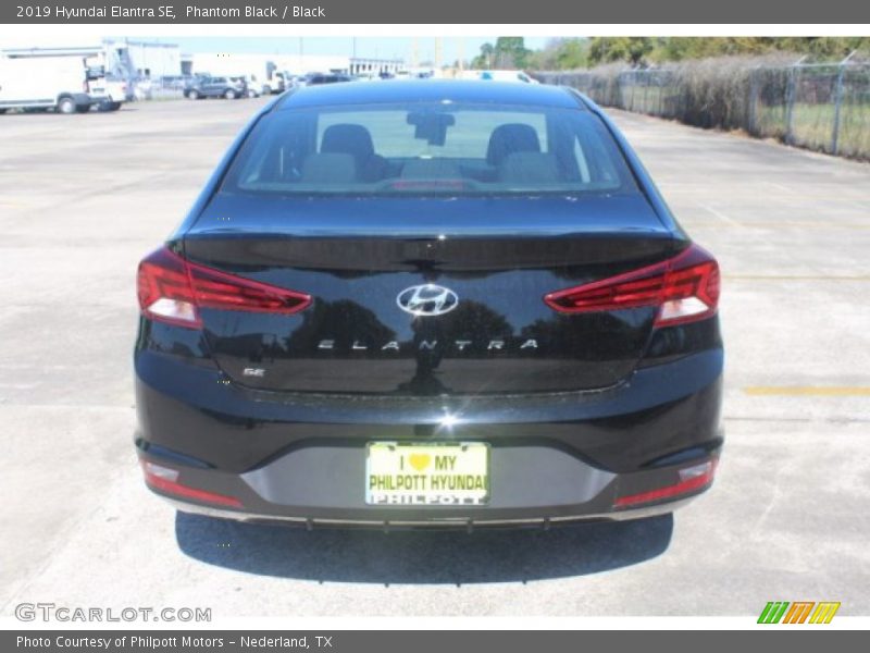 Phantom Black / Black 2019 Hyundai Elantra SE