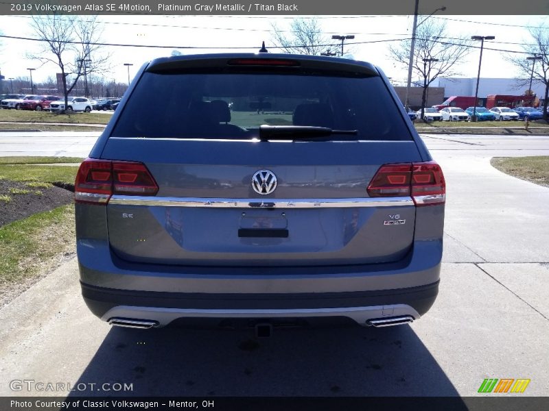 Platinum Gray Metallic / Titan Black 2019 Volkswagen Atlas SE 4Motion