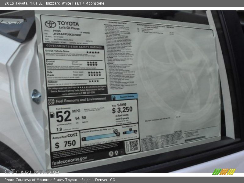 Blizzard White Pearl / Moonstone 2019 Toyota Prius LE