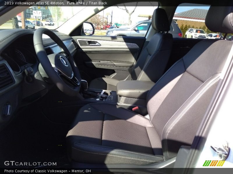 Pure White / Titan Black 2019 Volkswagen Atlas SE 4Motion