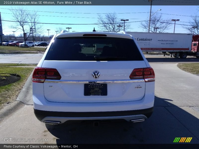 Pure White / Titan Black 2019 Volkswagen Atlas SE 4Motion