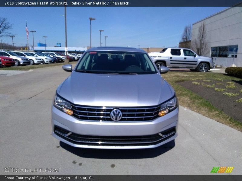 Reflex Silver Metallic / Titan Black 2019 Volkswagen Passat Wolfsburg