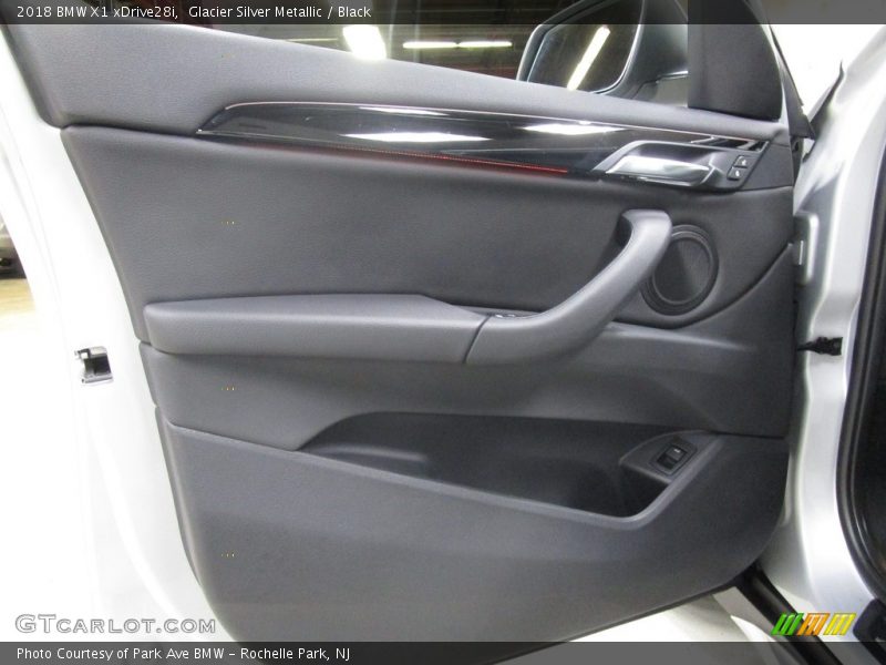 Glacier Silver Metallic / Black 2018 BMW X1 xDrive28i