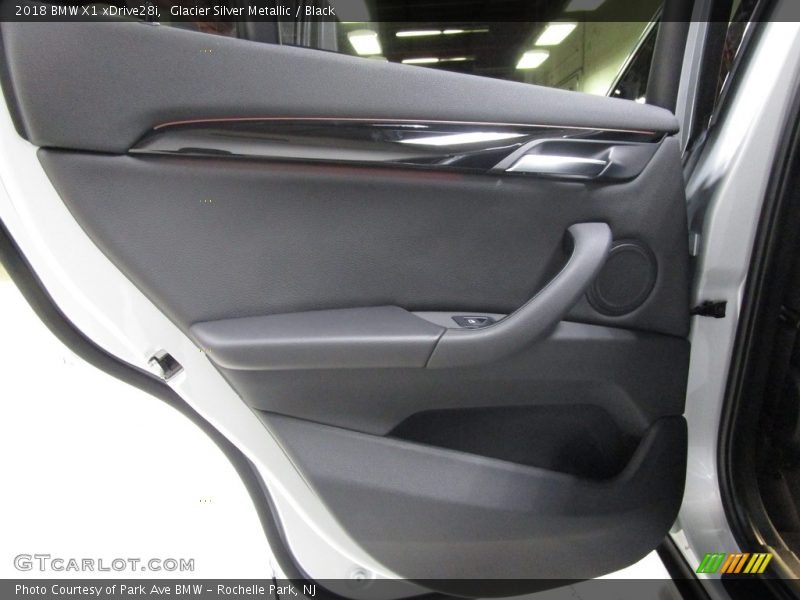 Glacier Silver Metallic / Black 2018 BMW X1 xDrive28i