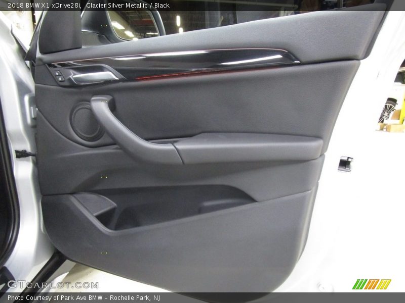 Glacier Silver Metallic / Black 2018 BMW X1 xDrive28i