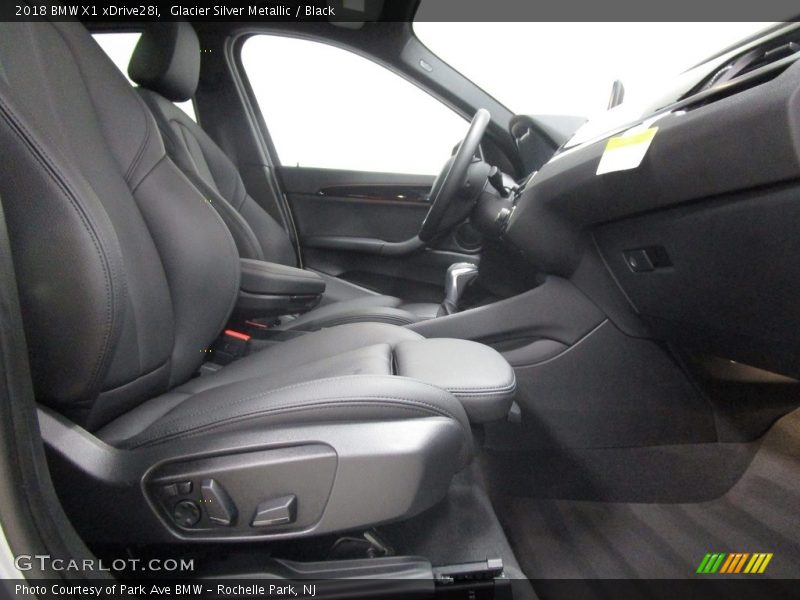 Glacier Silver Metallic / Black 2018 BMW X1 xDrive28i