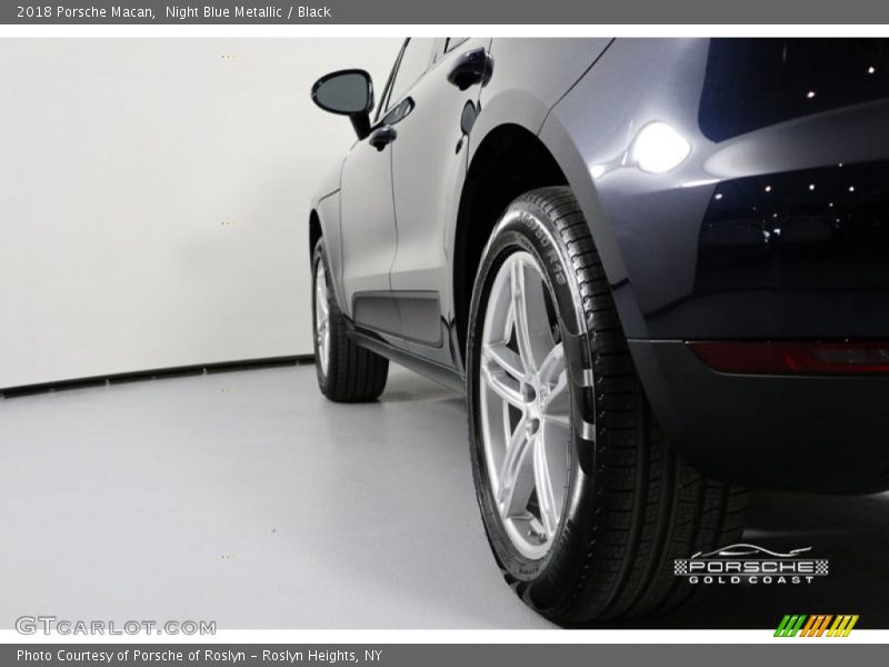 Night Blue Metallic / Black 2018 Porsche Macan