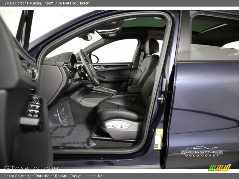 Night Blue Metallic / Black 2018 Porsche Macan