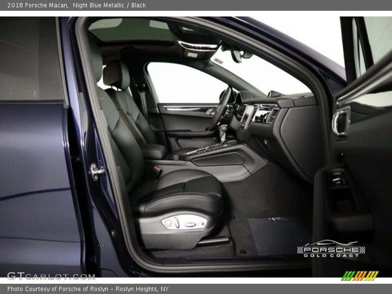 Night Blue Metallic / Black 2018 Porsche Macan