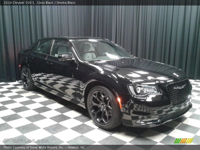 Gloss Black / Smoke/Black 2019 Chrysler 300 S