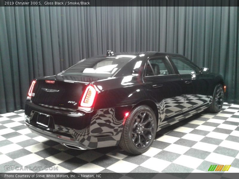 Gloss Black / Smoke/Black 2019 Chrysler 300 S