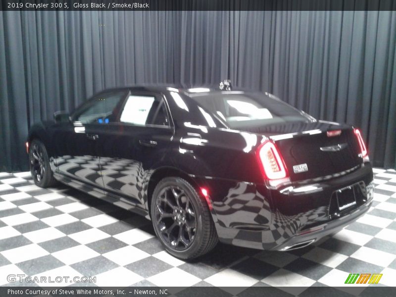 Gloss Black / Smoke/Black 2019 Chrysler 300 S