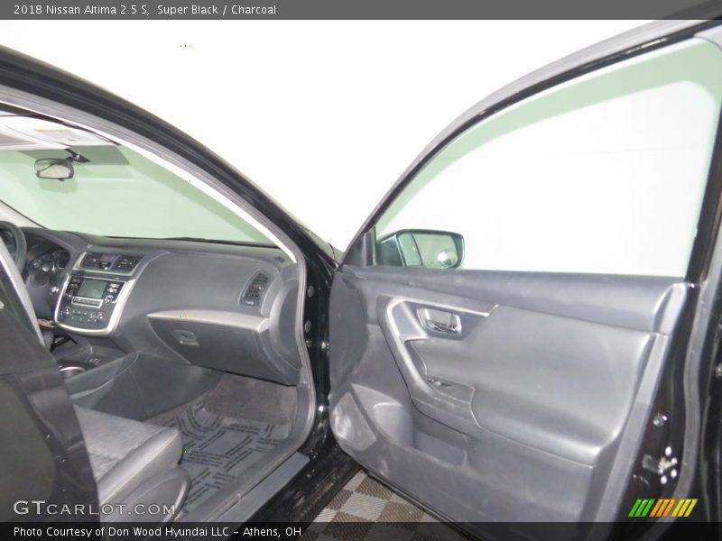Super Black / Charcoal 2018 Nissan Altima 2.5 S