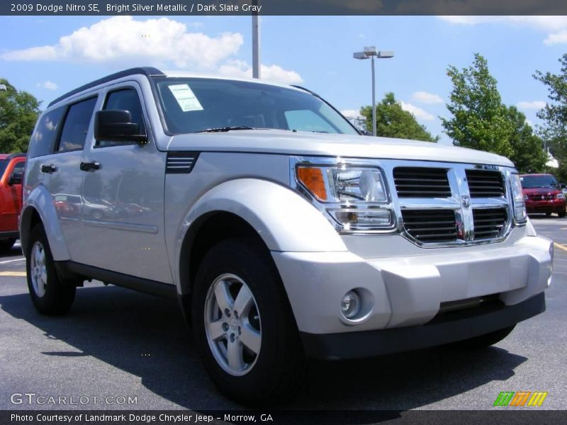 Bright Silver Metallic / Dark Slate Gray 2009 Dodge Nitro SE