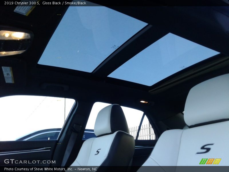 Gloss Black / Smoke/Black 2019 Chrysler 300 S