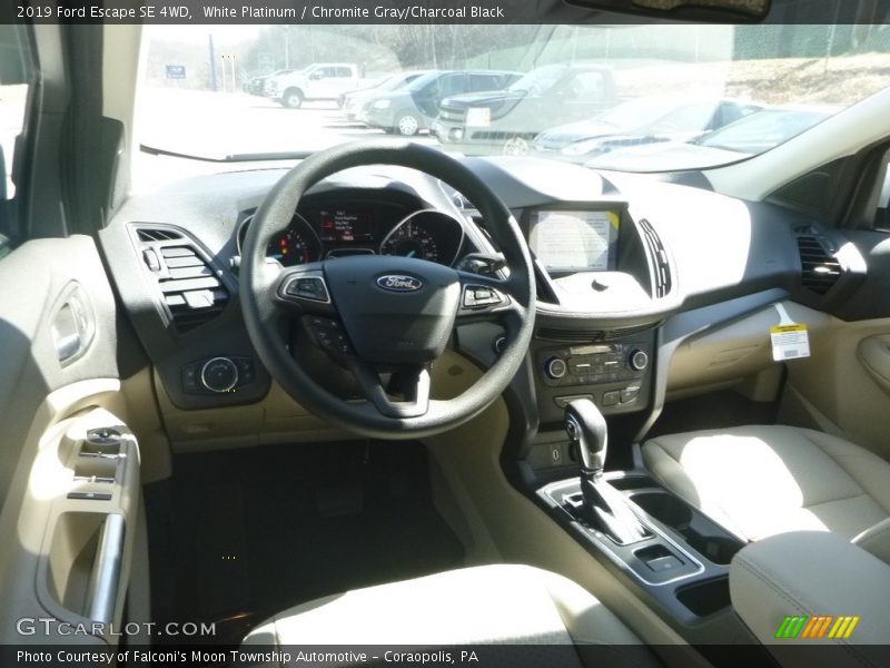 White Platinum / Chromite Gray/Charcoal Black 2019 Ford Escape SE 4WD