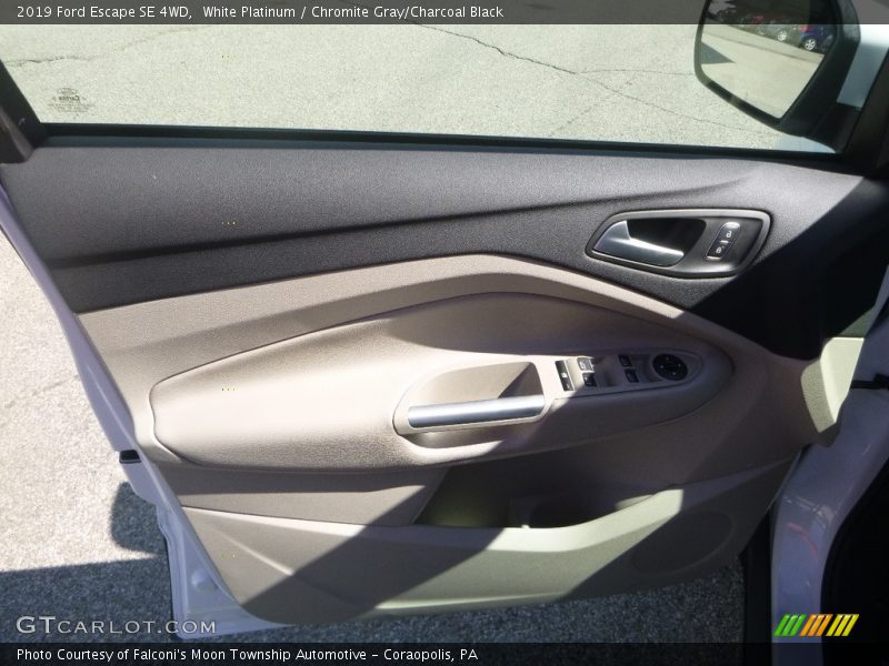 White Platinum / Chromite Gray/Charcoal Black 2019 Ford Escape SE 4WD