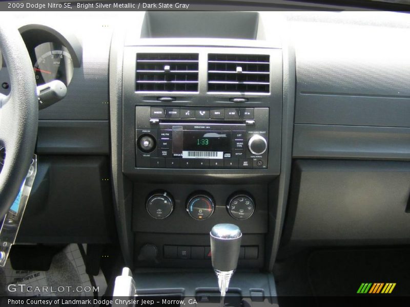 Bright Silver Metallic / Dark Slate Gray 2009 Dodge Nitro SE