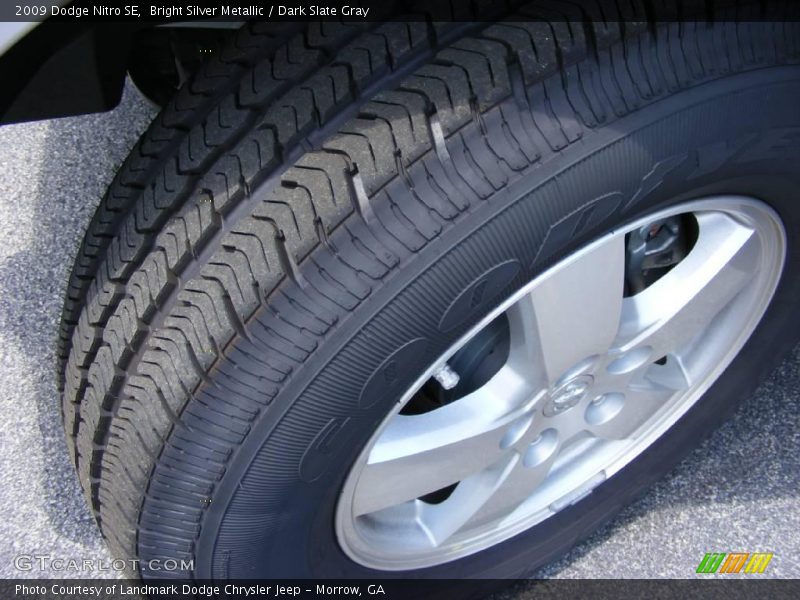Bright Silver Metallic / Dark Slate Gray 2009 Dodge Nitro SE