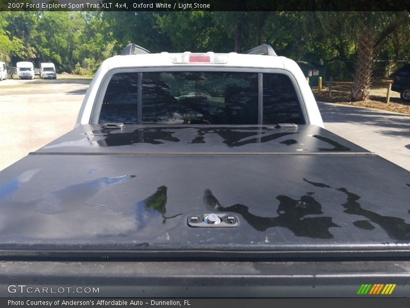 Oxford White / Light Stone 2007 Ford Explorer Sport Trac XLT 4x4