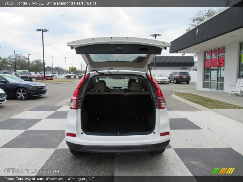 White Diamond Pearl / Beige 2016 Honda CR-V SE