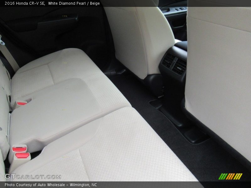 White Diamond Pearl / Beige 2016 Honda CR-V SE