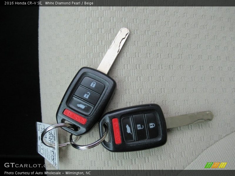 White Diamond Pearl / Beige 2016 Honda CR-V SE
