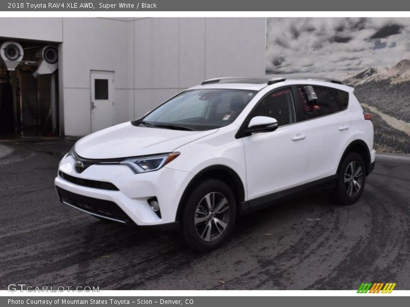 Super White / Black 2018 Toyota RAV4 XLE AWD