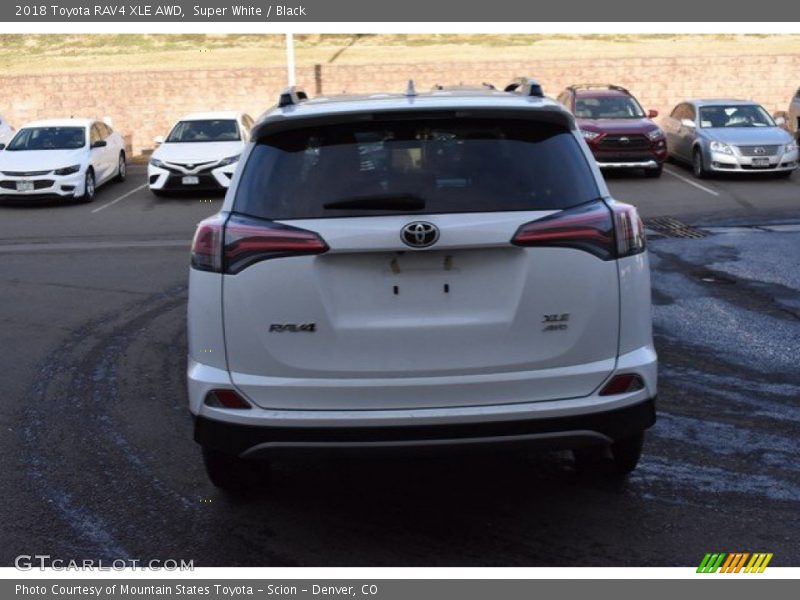 Super White / Black 2018 Toyota RAV4 XLE AWD