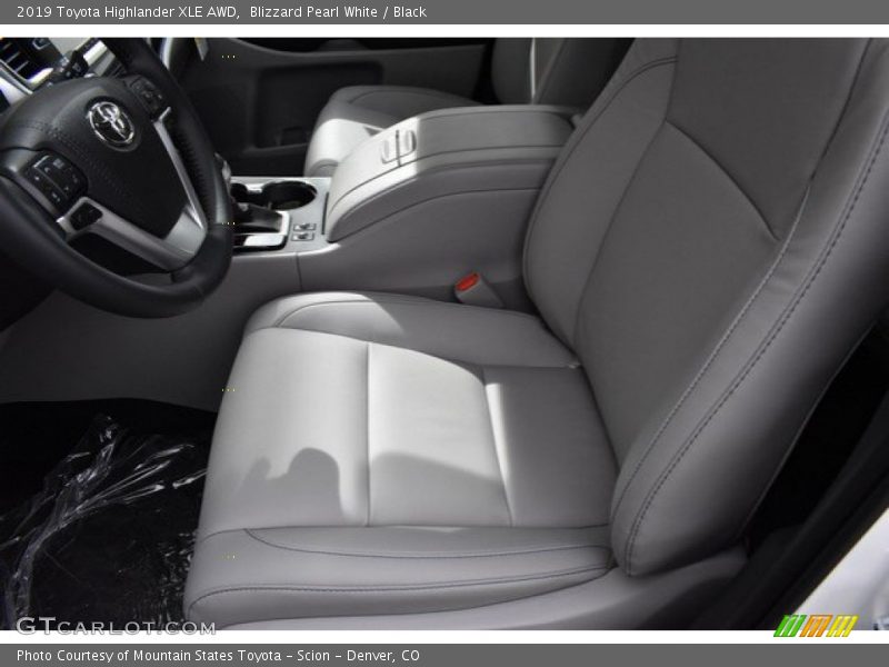 Blizzard Pearl White / Black 2019 Toyota Highlander XLE AWD