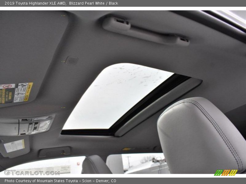 Blizzard Pearl White / Black 2019 Toyota Highlander XLE AWD