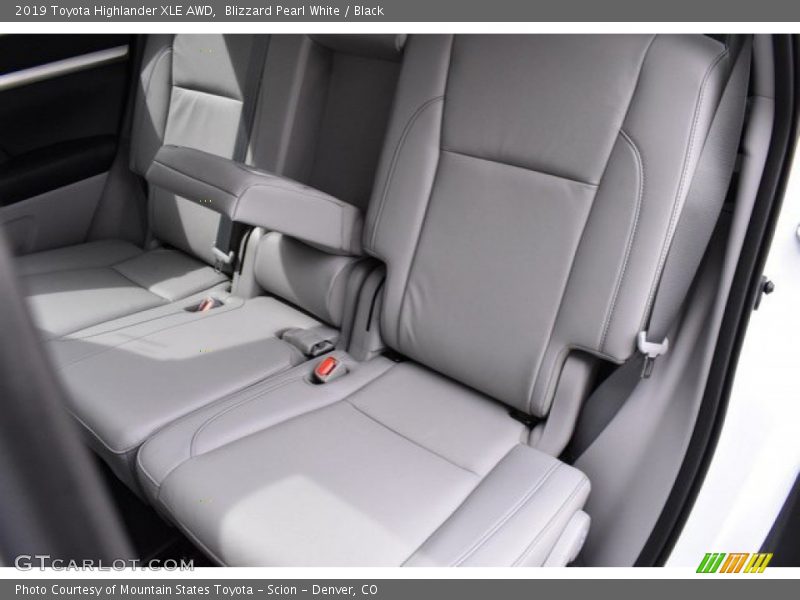 Blizzard Pearl White / Black 2019 Toyota Highlander XLE AWD