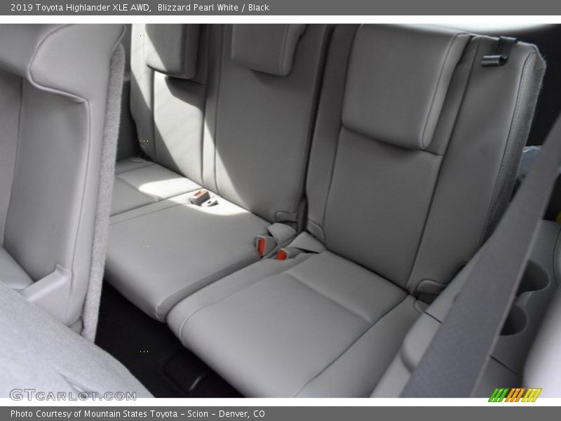 Blizzard Pearl White / Black 2019 Toyota Highlander XLE AWD