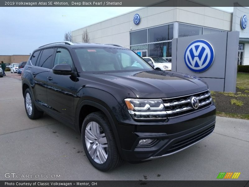 Front 3/4 View of 2019 Atlas SE 4Motion