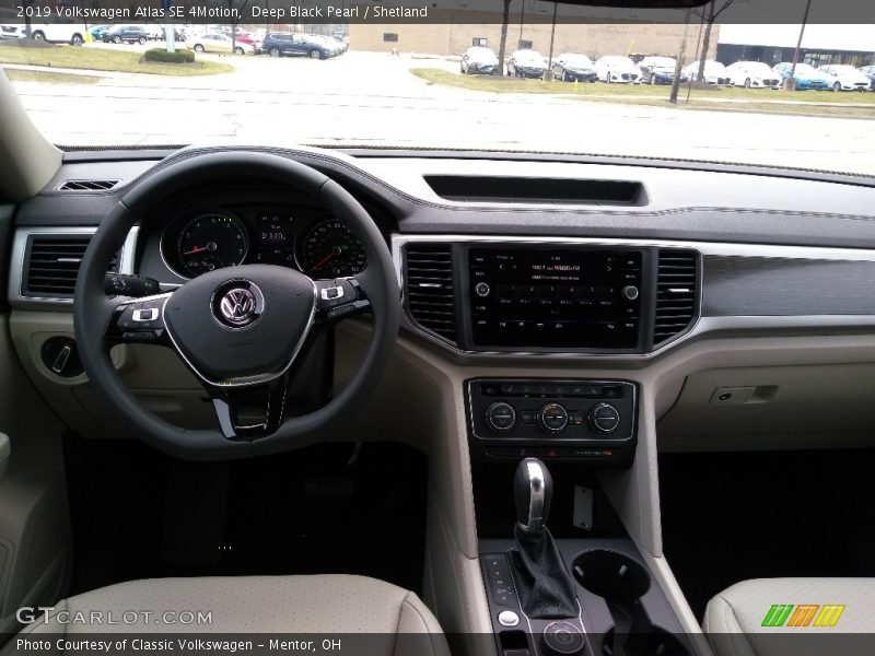 Deep Black Pearl / Shetland 2019 Volkswagen Atlas SE 4Motion